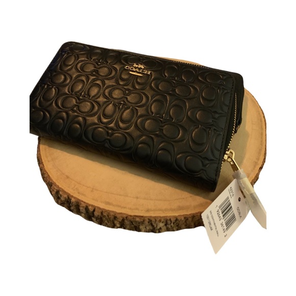 Signature Coach Wallet NWT. 8” X 4.5” - Picture 2 of 9